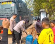 Polres Ogan Ilir Gencarkan Penyaluran Air Bersih, Layani Pengobatan Gratis Serta Bagikan Masker