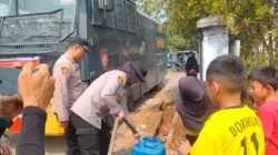 Polres Ogan Ilir Gencarkan Penyaluran Air Bersih, Layani Pengobatan Gratis Serta Bagikan Masker Polres Ogan Ilir Gencarkan Penyaluran Air Bersih, Layani Pengobatan Gratis Serta Bagikan Masker