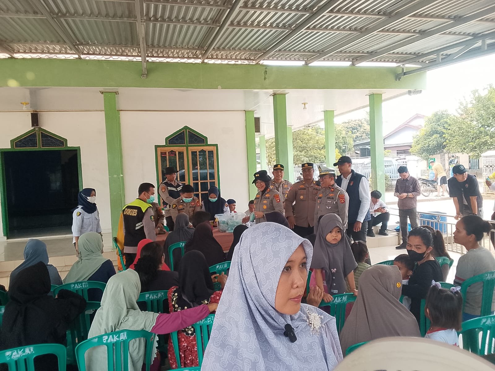 Polres Ogan Ilir Gencarkan Penyaluran Air Bersih, Layani Pengobatan Gratis Serta Bagikan Masker Polres Ogan Ilir Gencarkan Penyaluran Air Bersih, Layani Pengobatan Gratis Serta Bagikan Masker