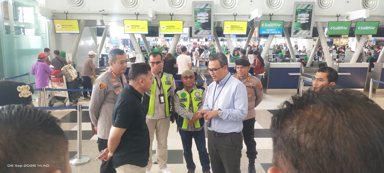 Kapolresta Deli Serdang Dampingi Wakapolda Sumut Tinjau Situasi Bandara Kualanamu Terkait Pembatalan Penerbangan