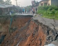 Tanggap Bencana, Polsek STM Hulu Bantu Aktifkan Jalur Alternatif Bersama Masyarakat