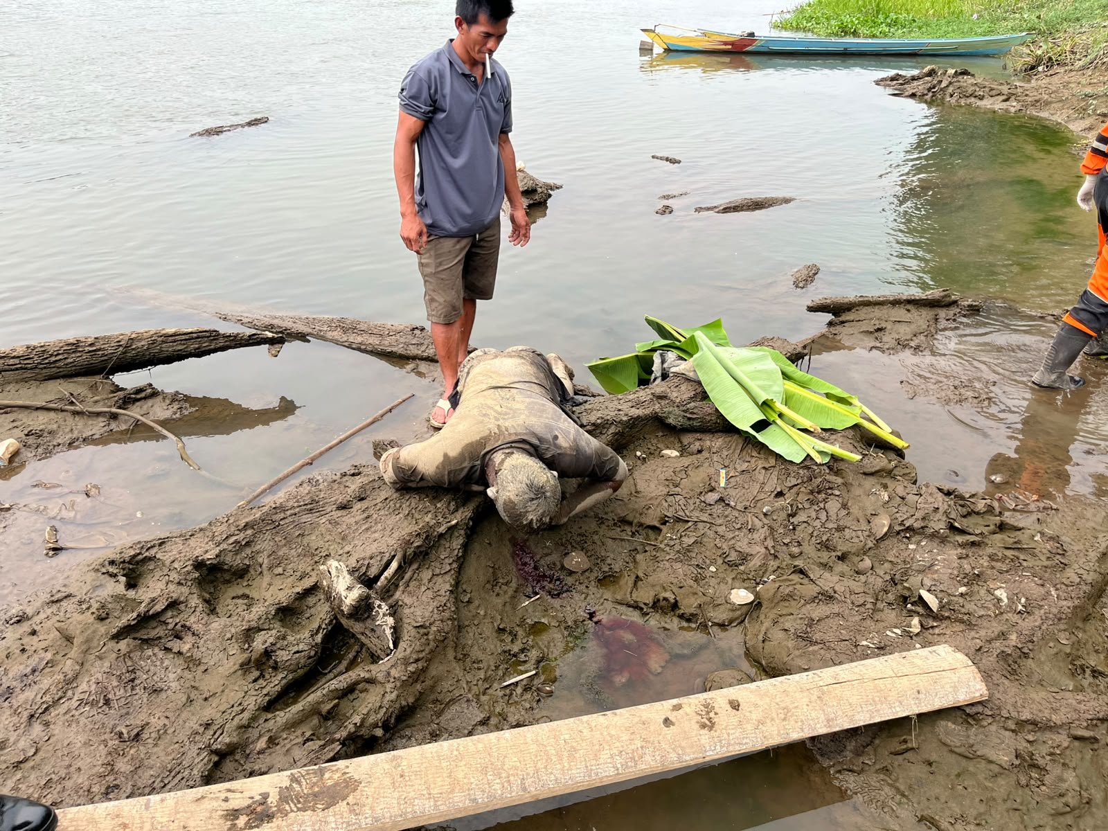 Dua Hari Pencarian, Personel Polsek Tanjung Raja, BPBD dan Keluarga Temukan Korban Hilang di Sungai Ogan Dua Hari Pencarian, Personel Polsek Tanjung Raja, BPBD dan Keluarga Temukan Korban Hilang di Sungai Ogan