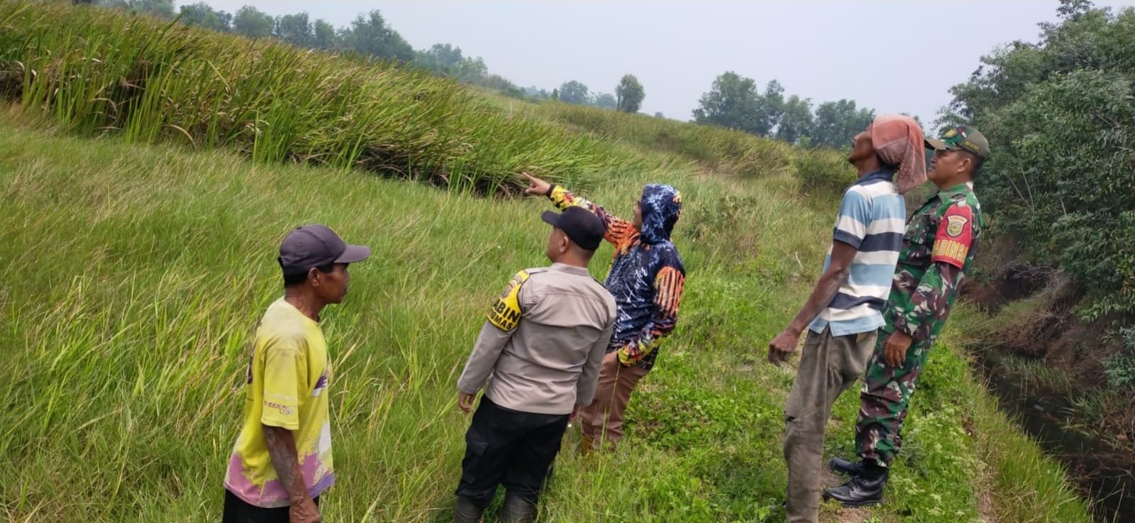 Polsek Pemulutan Ogan ilir Bersama Tiga Pilar Perkuat Patroli dan Edukasi Cegah Karhutla