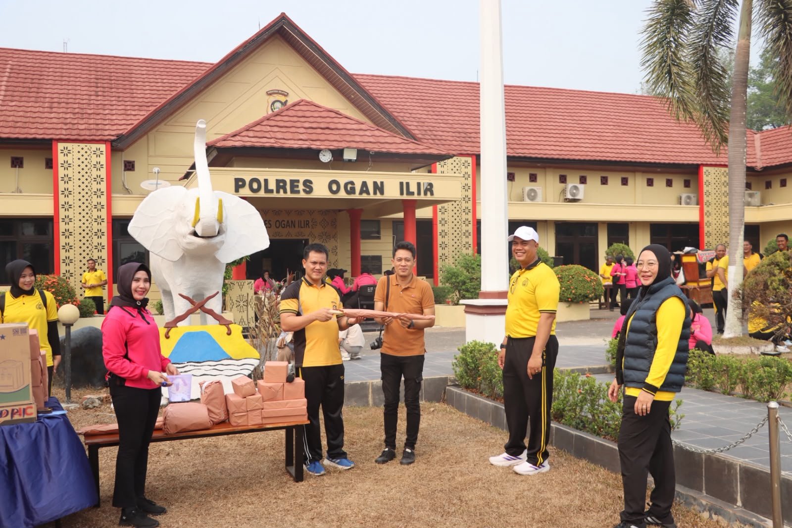 Semarak HUT Bhayangkari, Polres Ogan Ilir Gelar Senam Bersama Penuh Kebersamaan Semarak HUT Bhayangkari, Polres Ogan Ilir Gelar Senam Bersama Penuh Kebersamaan