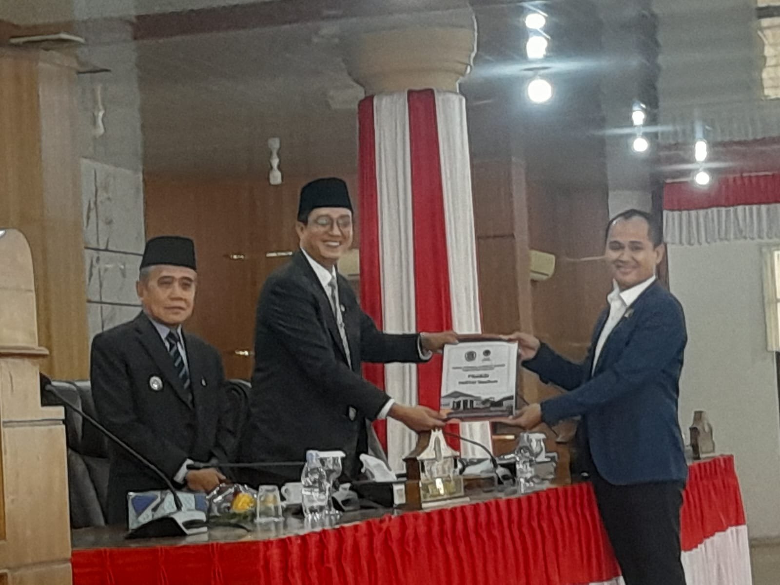DPRD Ogan Ilir Gelar Rapat Paripurna ke-40, Bahas Pandangan Umum Fraksi terhadap Raperda Perubahan APBD 2026. DPRD Ogan Ilir Gelar Rapat Paripurna ke-40, Bahas Pandangan Umum Fraksi terhadap Raperda Perubahan APBD 2026.