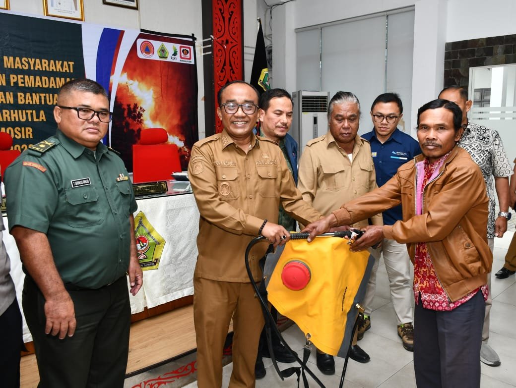 Pemkab Samosir dan PT Inalum Perkuat Kesiapsiagaan Karhutla Berbasis Masyarakat, Bantuan Peralatan Disalurkan