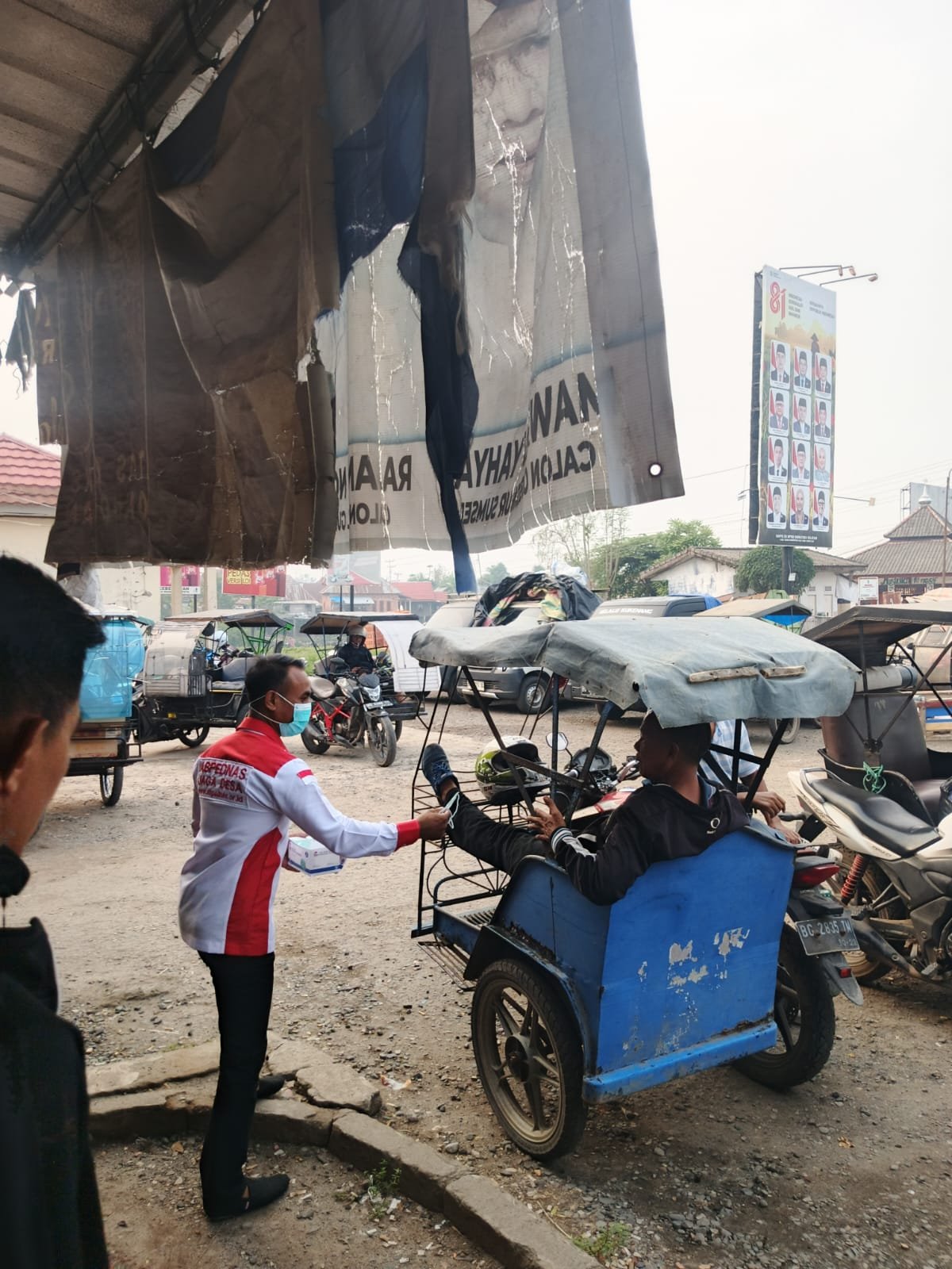 ABPEDNAS Ogan Ilir Bagikan 300 Lembar Masker Gratis di Pasar Indralaya