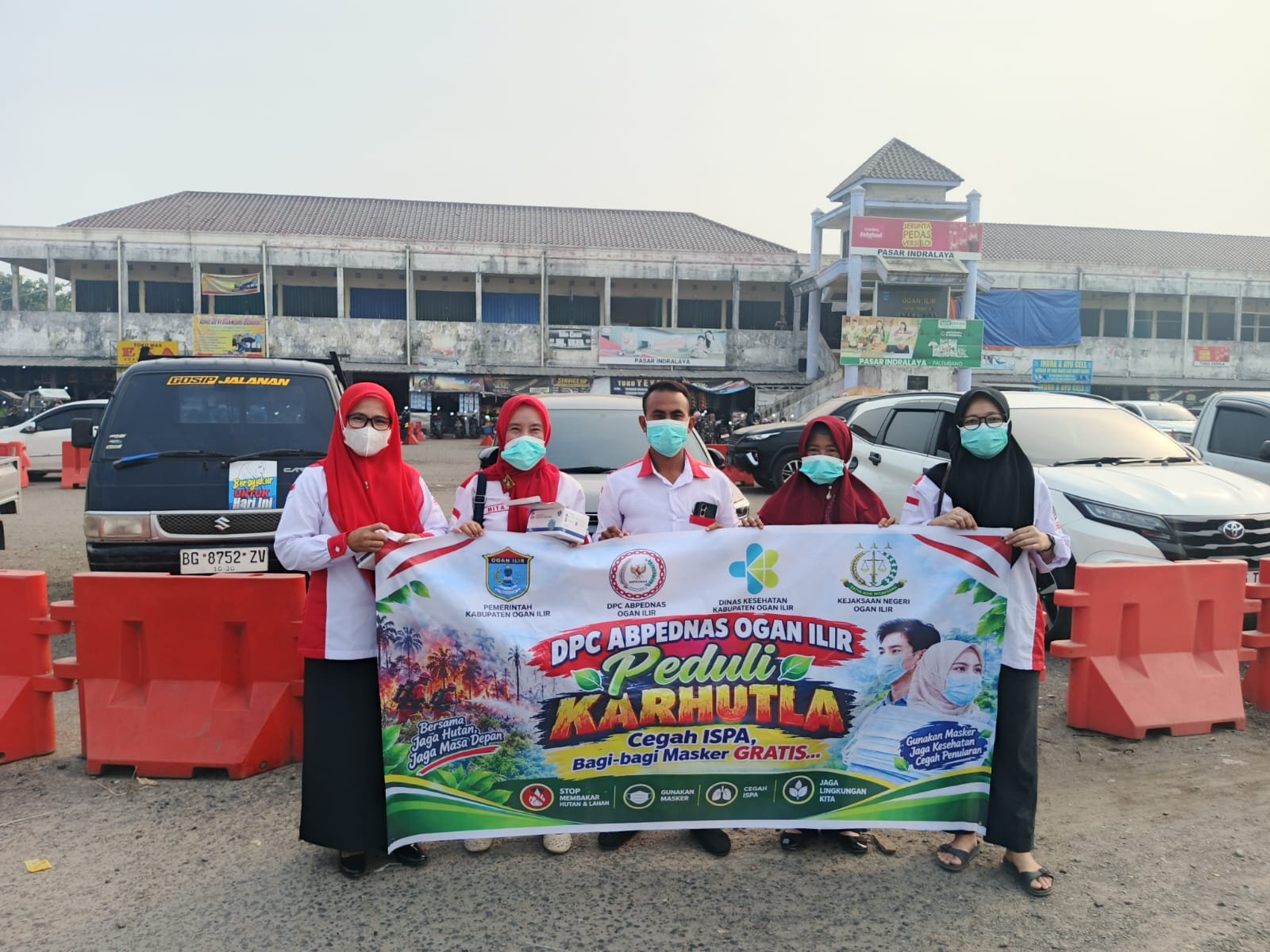 ABPEDNAS Ogan Ilir Bagikan 300 Lembar Masker Gratis di Pasar Indralaya