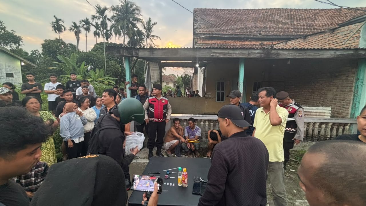 Gerebek Sarang Narkoba, Polresta Deli Serdang Bersama BNNK Berhasil Amankan Bandar dan Lima Pria Positif Sabu Gerebek Sarang Narkoba, Polresta Deli Serdang Bersama BNNK Berhasil Amankan Bandar dan Lima Pria Positif Sabu