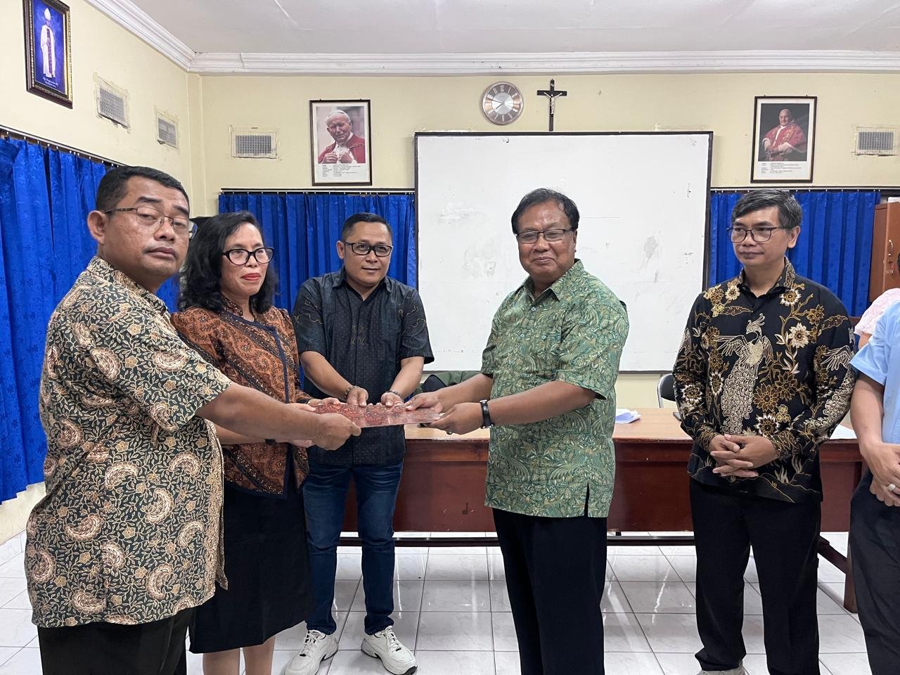 Romo Simon Margono Presidium OKKSS Lantik Pengurus Natal Oikumene, TNI, Polri, dan ASN 2026