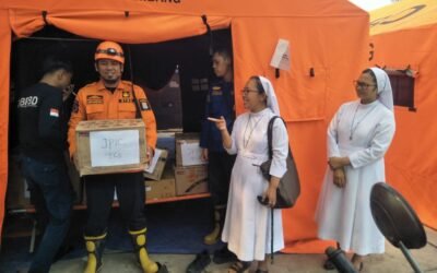 Dukung Penanganan Bencana Asap, JPIC Suster Charitas Salurkan Bantuan Logistik ke BPBD Kota Palembang