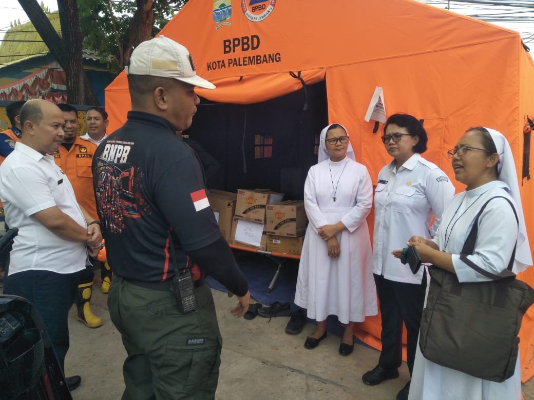 Dukung Penanganan Bencana Asap, JPIC Suster Charitas Salurkan Bantuan Logistik ke BPBD Kota Palembang
