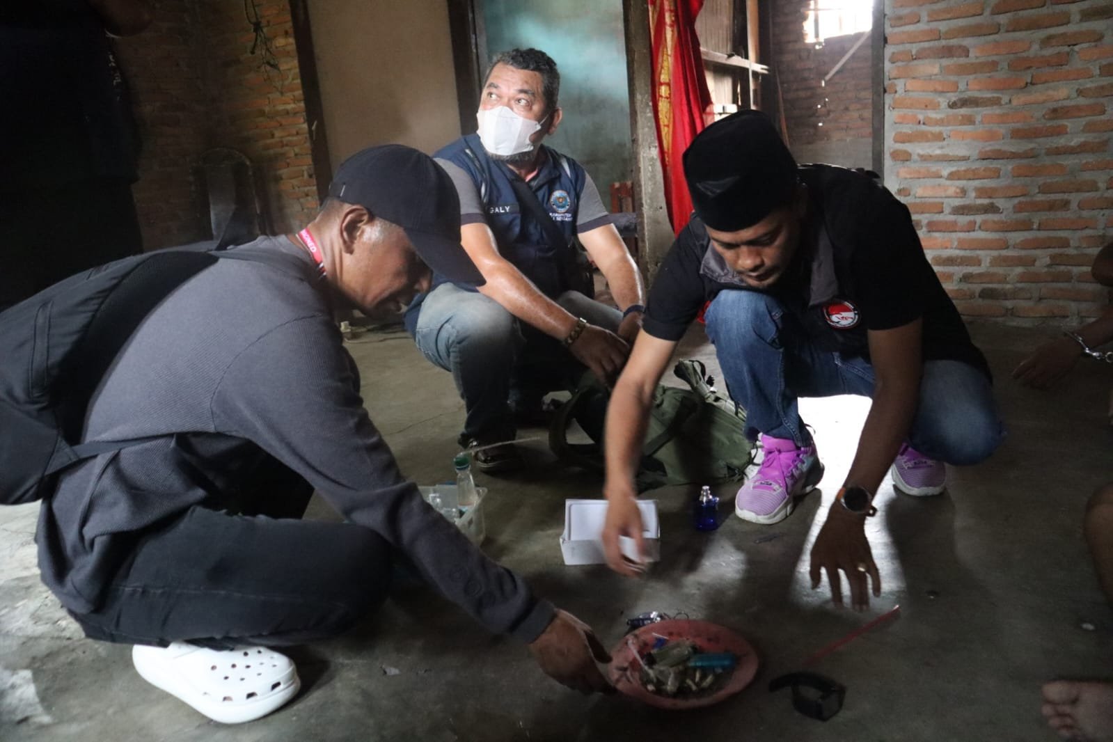 Satres Narkoba Polresta Deli Serdang dan BNNK Grebek Markas Shabu di Pantai Labu