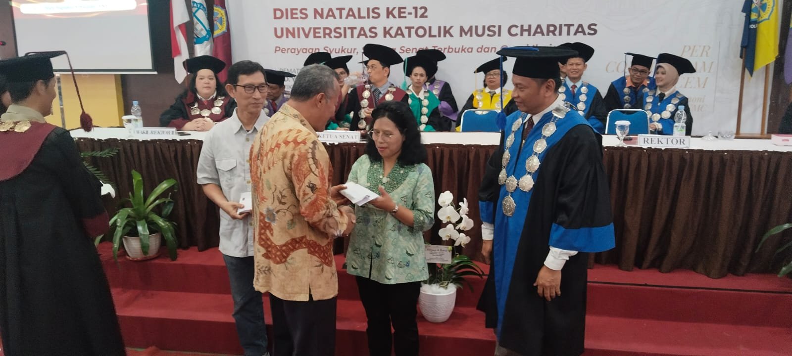Dies Natalis ke-12 UKMC: Menggambar Peta Harapan Baru Melalui Sinergi dan Harmoni Ekosistem Pendidikan Katolik Dies Natalis ke-12 UKMC: Menggambar Peta Harapan Baru Melalui Sinergi dan Harmoni Ekosistem Pendidikan Katolik