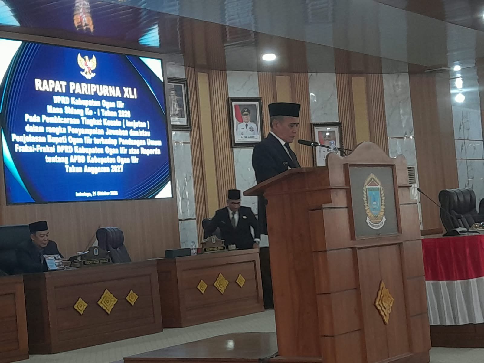 DPRD Ogan Ilir Gelar Rapat Paripurna ke-XLI Penyampaian Jawaban Bupati atas Pandangan Umum Fraksi terhadap Raperda APBD 2027 DPRD Ogan Ilir Gelar Rapat Paripurna ke-XLI Penyampaian Jawaban Bupati atas Pandangan Umum Fraksi terhadap Raperda APBD 2027