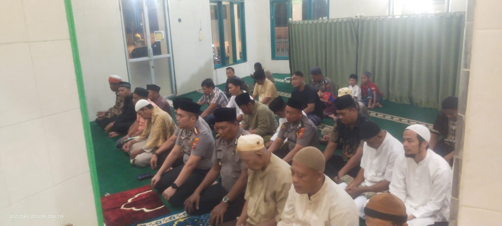 Melalui Shalat Subuh Berjamaah, Kapolresta Deli Serdang Sampaikan Pesan Kamtibmas Dan Dengarkan Aspirasi Masyarakat Melalui Shalat Subuh Berjamaah, Kapolresta Deli Serdang Sampaikan Pesan Kamtibmas Dan Dengarkan Aspirasi Masyarakat