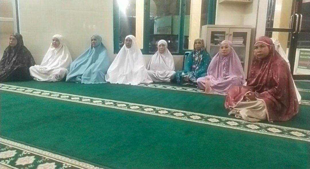 Melalui Shalat Subuh Berjamaah, Kapolresta Deli Serdang Sampaikan Pesan Kamtibmas Dan Dengarkan Aspirasi Masyarakat Melalui Shalat Subuh Berjamaah, Kapolresta Deli Serdang Sampaikan Pesan Kamtibmas Dan Dengarkan Aspirasi Masyarakat
