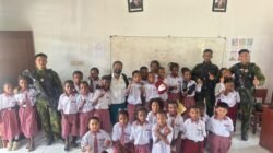 Mengajar Dengan Hati Untuk Generasi Penerus Bangsa, Pos Aroba Satgas Yonif 147/KGJ Gelar Giat Goes to School di SD YPPK Santo Andreas Distrik Aroba Mengajar Dengan Hati Untuk Generasi Penerus Bangsa, Pos Aroba Satgas Yonif 147/KGJ Gelar Giat Goes to School di SD YPPK Santo Andreas Distrik Aroba