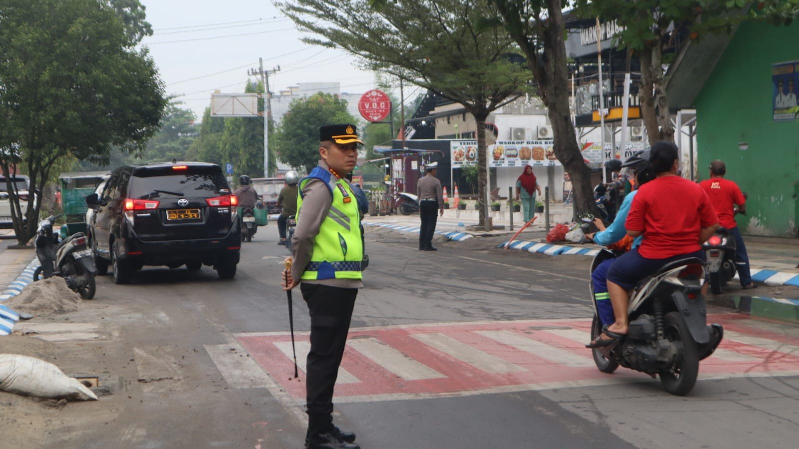 Kapolresta Deli Serdang Atur Lalu Lintas Ditengah Masyarakat Kapolresta Deli Serdang Atur Lalu Lintas Ditengah Masyarakat