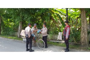 Sat Samapta Polresta Deli Serdang Bagikan Bansos Kepada Masyarakat