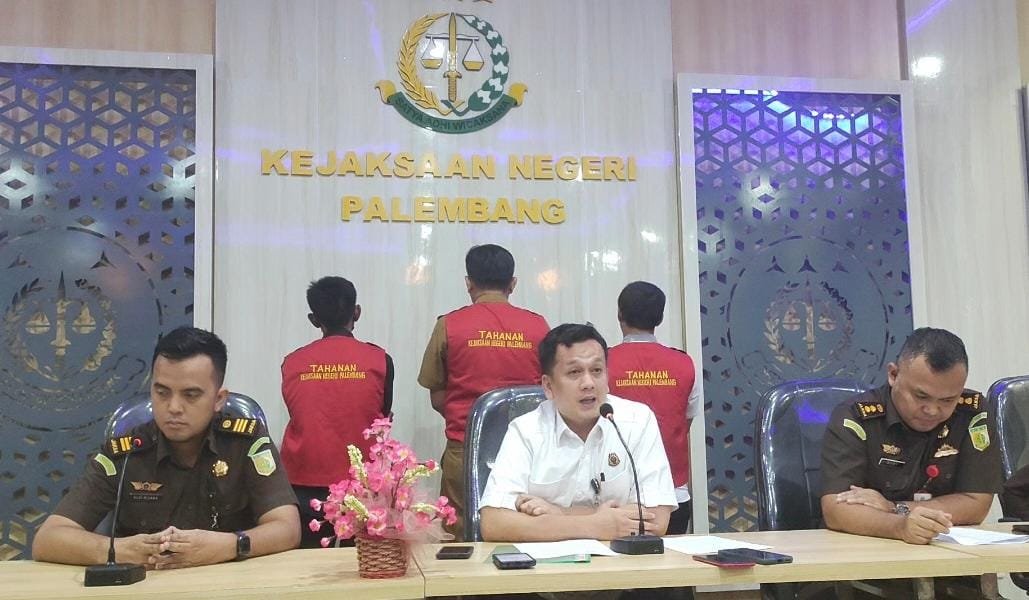 Pidsus Kejari Palembang Resmi Tetapkan 3 Tersangka Korupsi PTSL Jilid II Pidsus Kejari Palembang Resmi Tetapkan 3 Tersangka Korupsi PTSL Jilid II