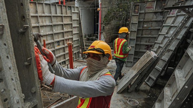 Jutaan Tukang Bangunan Terancam Menganggur Gara-gara Aturan Baru Jasa Konstruksi Jutaan Tukang Bangunan Terancam Menganggur Gara-gara Aturan Baru Jasa Konstruksi