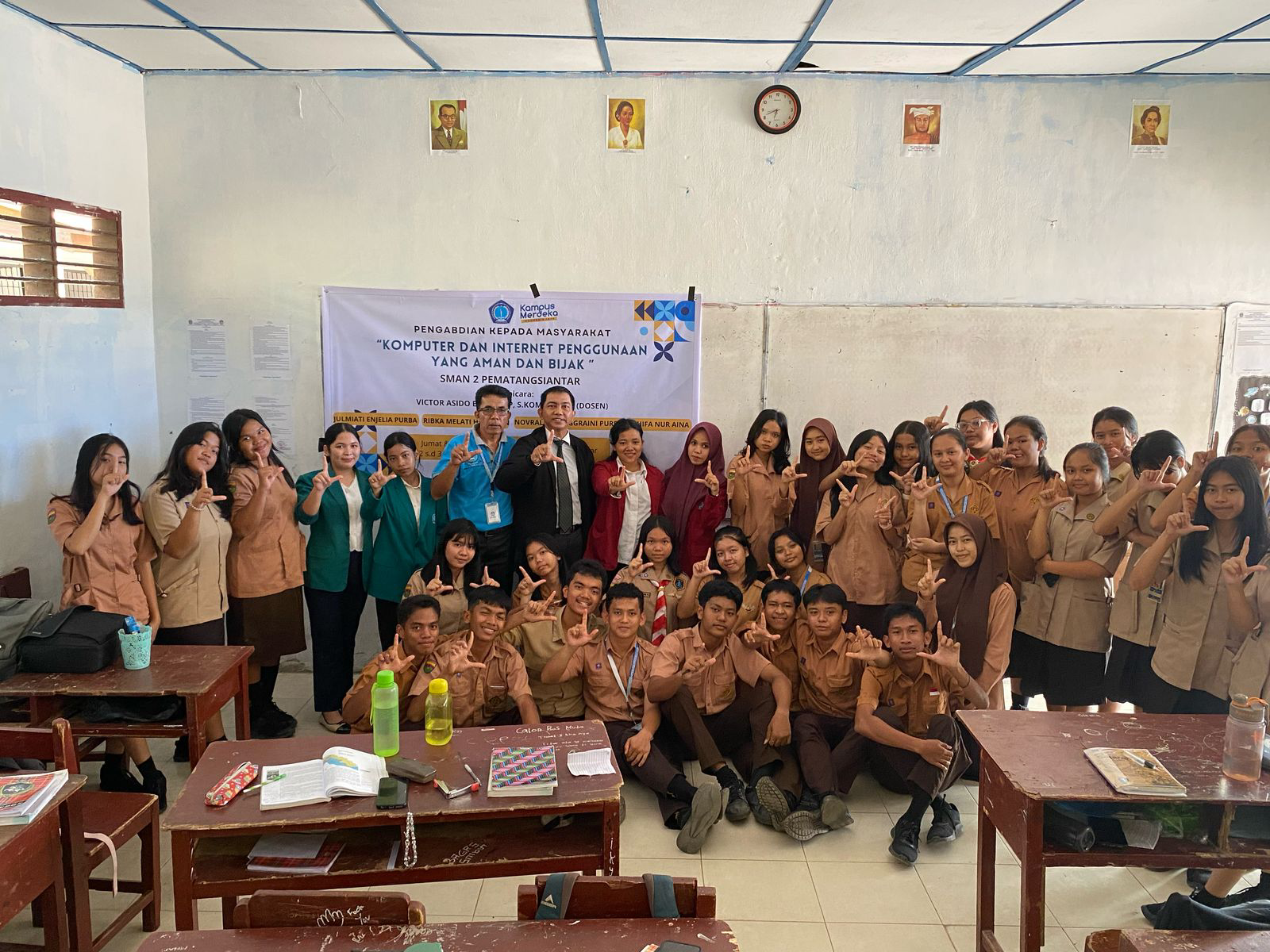 SMA Negeri 2 Hadirkan Seminar Spektakuler: “Komputer dan Internet Penggunaan yang Aman dan Bijak, Mahir Kecerdasan Buatan di Era Digital dan Siap Hadapi Masa Depan