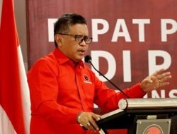 Kelakar Hasto PDIP: Jokowi Lebih Dekat dengan Adian daripada Ganjar