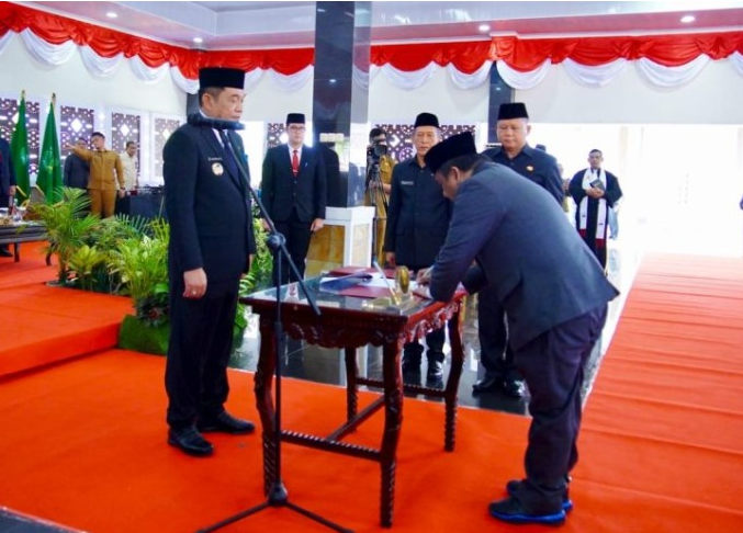 Ini Daftar Lengkap Mutasi Kepala Dinas Pemkab Muba, Bupati Toha: Saatnya Bergerak Lebih Cepat Ini Daftar Lengkap Mutasi Kepala Dinas Pemkab Muba, Bupati Toha: Saatnya Bergerak Lebih Cepat