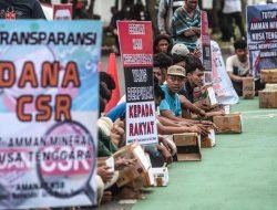 Aksi Mengemis Massal di DPR Tuntut Konflik Tambang Diselesaikan