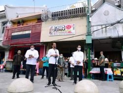 Presiden Susuri Jalan Malioboro Saksikan Pemberian Bantuan Tunai Bagi PKL dan Warung