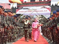 Tradisi Pedang Pora Dansat Brimob Polda Riau