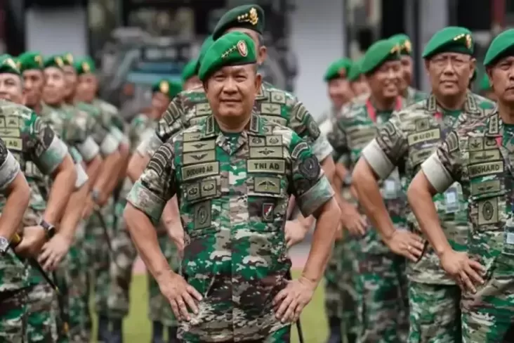 KSAD Dudung Segera Pensiun, Siapa Sosok Jenderal TNI Bintang 3 Penggantinya? KSAD Dudung Segera Pensiun, Siapa Sosok Jenderal TNI Bintang 3 Penggantinya?
