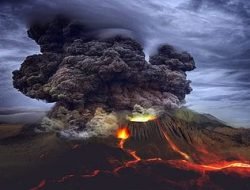 Karina dan TSKKM Bantu 200 Keluarga Erupsi Gunung Semeru