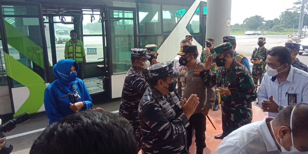Polresta Deli Serdang Dan TNI Pam Kedatangan KASAL Di Bandara Kuala Namu