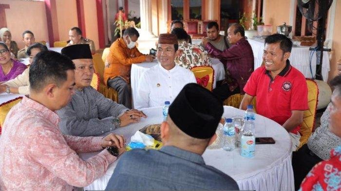 Hari Kedua, Pj Gubernur Suganda Berlebaran ke Rumah Ketua DPRD Bangka Belitung Hari Kedua, Pj Gubernur Suganda Berlebaran ke Rumah Ketua DPRD Bangka Belitung