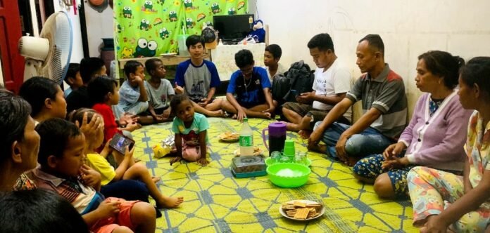 Saat “Live In”, Para Seminaris pun Ikut Menderes Karet Saat “Live In”, Para Seminaris pun Ikut Menderes Karet