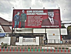 Pena 98 Pasang Baliho Raksasa Dukung Ganjar Capres 2024
