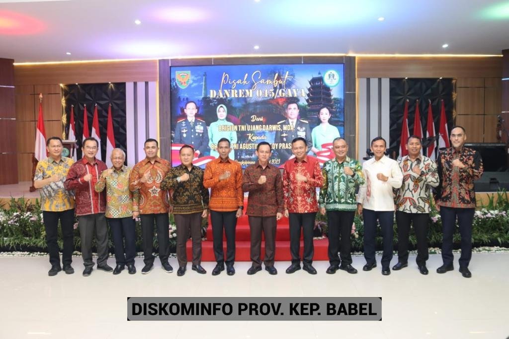 Trio Pj Gubernur, Ketua DPRD dan Kapolda Semarakkan Pisah Sambut Danrem 045/Gaya Trio Pj Gubernur, Ketua DPRD dan Kapolda Semarakkan Pisah Sambut Danrem 045/Gaya