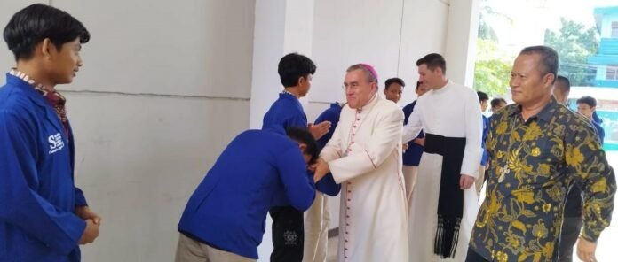 Kunjungi Seminari Palembang, Duta Besar Vatikan Mgr. Piero Pioppo Ajak Seminaris Berjuang Membangun Kekudusan Kunjungi Seminari Palembang, Duta Besar Vatikan Mgr. Piero Pioppo Ajak Seminaris Berjuang Membangun Kekudusan