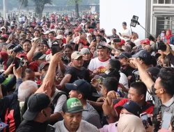 Ganjar Pranowo Panen Hujatan Usai Sebut Diserbu Warga di GBK, Netizen: Padahal Diundang Loh, Kok..