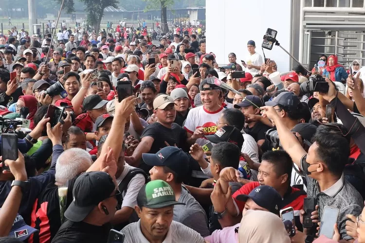 Ganjar Pranowo Panen Hujatan Usai Sebut Diserbu Warga di GBK, Netizen: Padahal Diundang Loh, Kok..