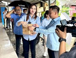 Pejuang Milenial Prabowo DIY Bagikan Seribu Paket Makan Siang dan Susu Gratis di Yogyakarta