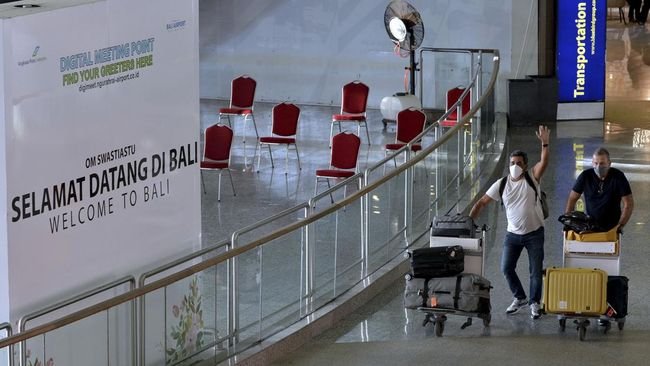 Pemerintah Hapus Syarat Tes PCR dan Antigen untuk Perjalanan Domestik