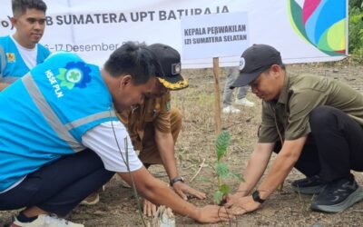 PLN UPT Baturaja dan IZI Luncurkan Program Penggantian Pohon dengan Tanaman Produktif di Jalur Transmisi