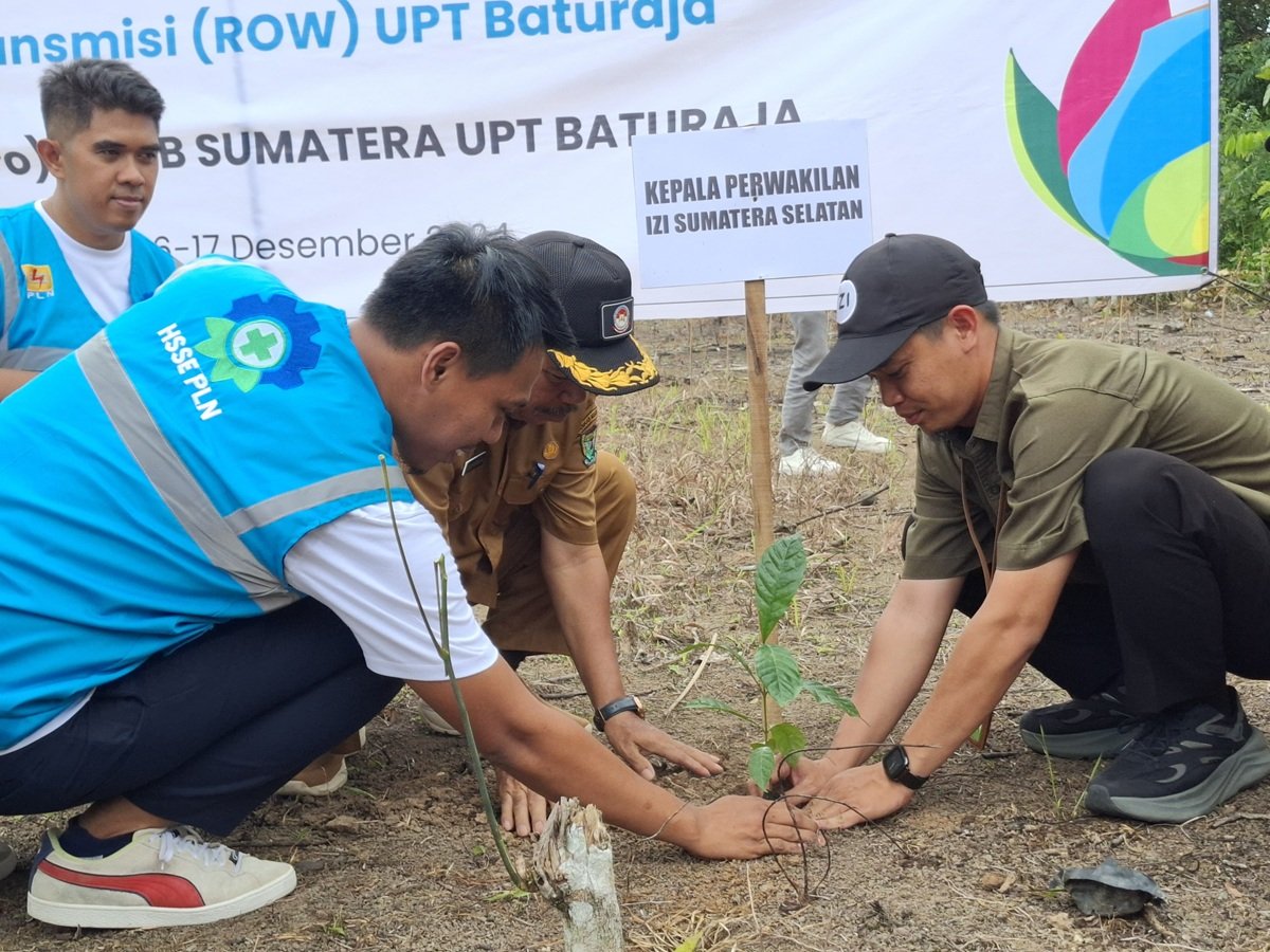 PLN UPT Baturaja dan IZI Luncurkan Program Penggantian Pohon dengan Tanaman Produktif di Jalur Transmisi PLN UPT Baturaja dan IZI Luncurkan Program Penggantian Pohon dengan Tanaman Produktif di Jalur Transmisi