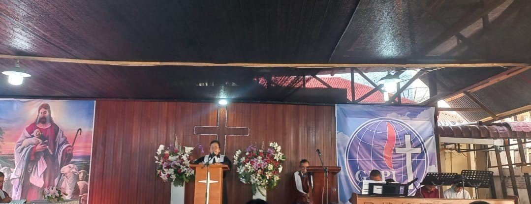 Ketika Gereja Masih Direnovasi, Di Minggu Rogate Jemaat Tak Henti Menggema Doa untuk Kesejahteraan Bersama Ketika Gereja Masih Direnovasi, Di Minggu Rogate Jemaat Tak Henti Menggema Doa untuk Kesejahteraan Bersama