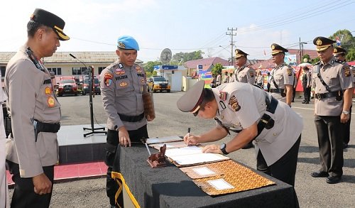 Wakapolres Lahat pindah jadi Koorspripim Kapolda digantikan Kompol Roy Tambunan S.IK dari Kabagops Polres Banyuasin Wakapolres Lahat pindah jadi Koorspripim Kapolda digantikan Kompol Roy Tambunan S.IK dari Kabagops Polres Banyuasin